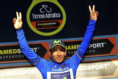 Nairo Quintana, en el podio de la Tirreno-Adriático.-DARIO BELINGHERI / EFE