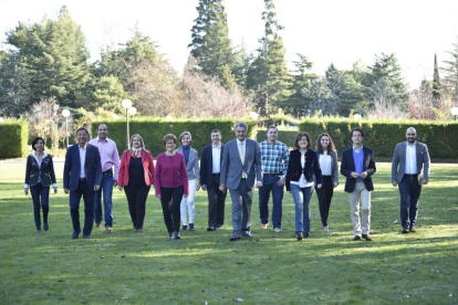 La familia del PP en una imagen de familia en la Dehesa-PP