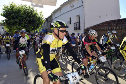 Salida de la prueba de la Ruta de las Icnitas desde Villar del Río.-ASOCIACIÓN CULTURAL LA PESETA Y EL ROSCO