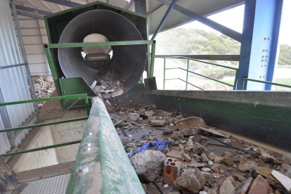 Imagen de un centro de residuos de la construcción y demolición.-HDS