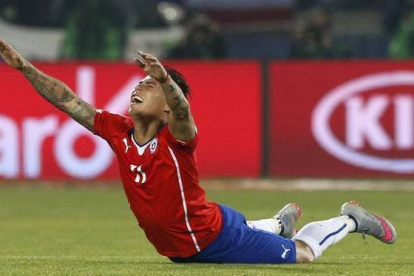 Eduardo Vargas celebra la victoria de Chile ante Perú, esta madrugada.-Foto: REUTERS / IVAN ALVARADO