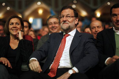 Rajoy asegura que las ideas del PSOE llevaron a la crisis y las de Podemos cayeron con el muro de Berlín-