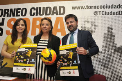 Sonia Calvo, Lourdes Andrés y Eduardo Munilla en la presentación del torneo. / Valentín Guisande-
