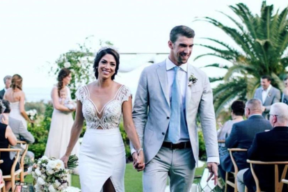 El nadador estadounidense Michael Phelps y su esposa Nicole Johnsonhan, el día de su boda.-INSTAGRAM