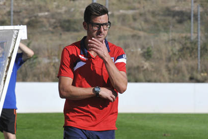 El entrenador del filial, Juan Carlos Moreno. / VALENTÍN GUISANDE-