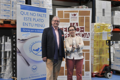Entrega de las donaciones de Virrey Palafox al Banco de Alimentos de Soria.-Valentín Guisande