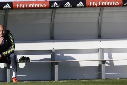 Zidane, durante un entrenamiento con el Madrid.-DAVID CASTRO