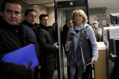 Esperanza Aguirre llega al acto de conciliación con Podemos, el pasado 20 de enero.-Foto: JOSÉ LUIS ROCA