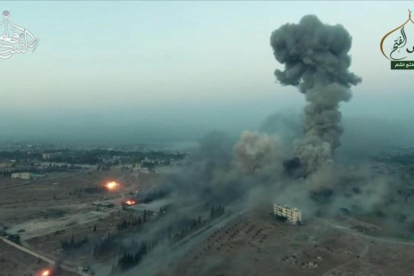 Imagen tomada desde un 'dron' de los combates en Alepo.-AFP
