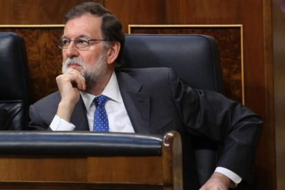 El presidente del Gobierno, Mariano Rajoy, momentos antes de la votación del proyecto de Presupuestos del Estado,en el pleno del Congreso de los Diputados.-JUAN MANUEL PRATS