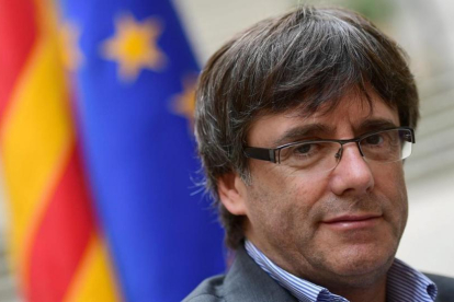 Puigdemont, en una imagen de archivo, durante una entrevista con la agencia AFP en Girona, el 30 de septiembre.-AFP / PIERRE-PHILIPPE MARCOU
