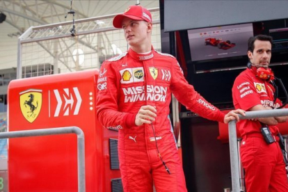 Mick Schumacher al volante del Ferrari, en Baréin.-