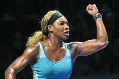 Serena Williams celebra un punto en su partido de semifinales contra Wozniacki.-Foto: AFP / ROSLAN RAHMAN