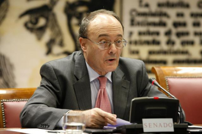 El gobernador del Banco de España, Luis María Linde, el pasado noviembre en el Senado-JUAN MANUEL PRATS