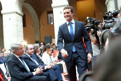 Casado ignora a Garrido en los actos del Dos de Mayo en Madrid.-DAVID CASTRO