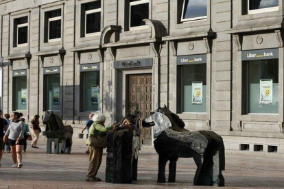 Sucursal principal de Liberbank en la ciudad de Oviedo.-EFE/ J.L CEREIJIDO