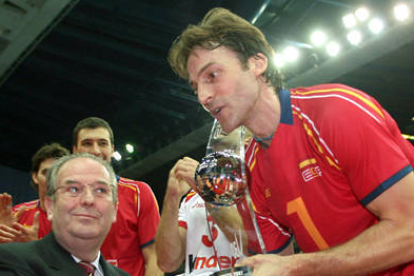 Rafa Pascual con la selección española de voleibol. / RFEVB-