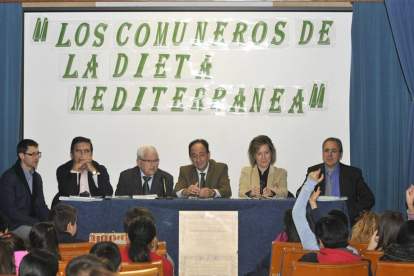 Presentación ayer del libro ‘Los comuneros de la dieta mediterránea’ de Ruiz Liso.-VALENTÍN GUISANDE