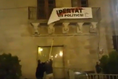 Arrancan el cartel de solidaridad con los presos-