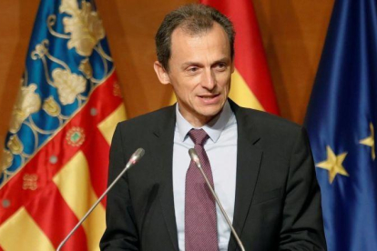 El ministro de Ciencia Innovación y Universidades, Pedro Duque, el pasado día 25, en Valencia.-JUAN CARLOS CÁRDENAS (EFE)
