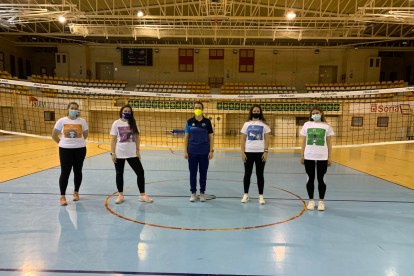 Las entrenadoras del club, varias de ellas se perfilan como jugadoras del equipo senior. HDS