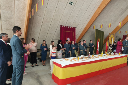 San Esteban celebra con su Guardia Civil el día del Pilar. ANA HERNANDO