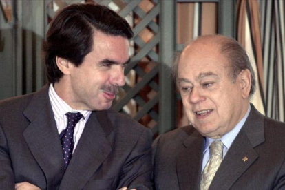 José María Aznar y Jordi Pujol, en una imagen del 2002.-EFE / ALBERT OLIVE