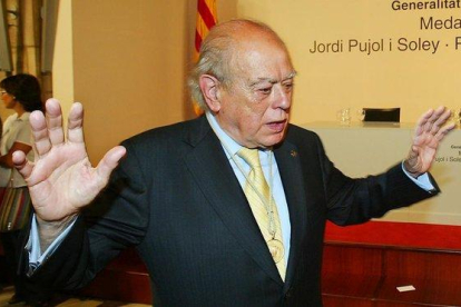 Jordi Pujol, en un acto institucional en el que el expresidente José Montilla le impuso la Medalla d’Or de la Generalitat.-RICARD CUGAT (ARCHIVO)
