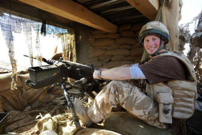El príncipe Enrique de Inglaterra, durante su misión en Afganistán, en una imagen de enero del 2008.-Foto: REUTERS