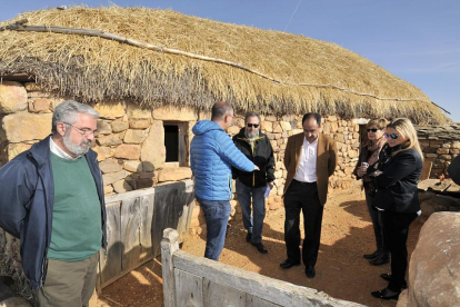 El delegado territorial de la Junta visita el yacimiento de Numancia.-V.G.