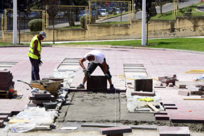 Imagen que presentaba la plaza del Infantes de Lara en el día de ayer. / ÁLVARO MARTÍNEZ-