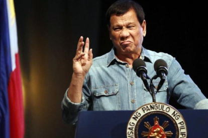 Duterte ofrece un discurso durante la convención de la Liga de Concejales Filipinos en Pasay, el 8 de marzo.-EFE / FRANCIS R MALASIG