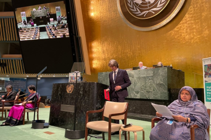 El alcalde de Soria baja del estrado tras su intervención en Naciones Unidas en Nueva York. HDS