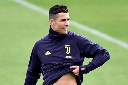 Cristiano Ronaldo en un entrenamiento de la Juventus.-EL PERIÓDICO