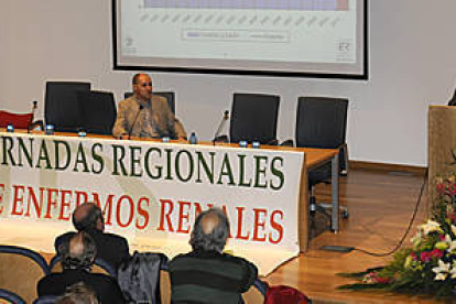 Un momento de las Jornadas de enfermos renales celebradas ayer en Soria. / VALENTÍN GUISANDE-