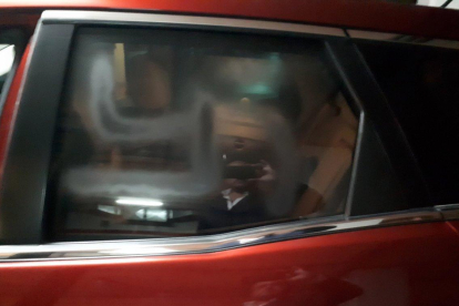 Una esvástica pintada en el coche del líder del PPC, Alejandro Fernández /-TWITTER