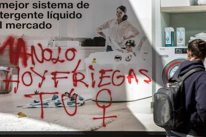 Pintada feminista el 8 de marzo del 2018 en Valencia.-MIGUEL LORENZO