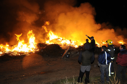 Intervención de medios en un incendio ocurrido en la provincia en una imagen de archivo. HDS