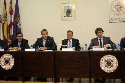 De izquierda a derecha, Julian Diaz, Antonio Pardo, Álvaro Jarillo, Juan José Mateos, Carlos Martínez Mínguez y Alberto Caballero. / ÚRSULA SIERRA-