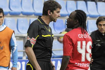 Cedric se encara con uno de los líneas. / V. Guisande-