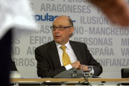 El ministro de Hacienda, Cristóbal Montoro, en la sede del PP este lunes.-DAVID CASTRO