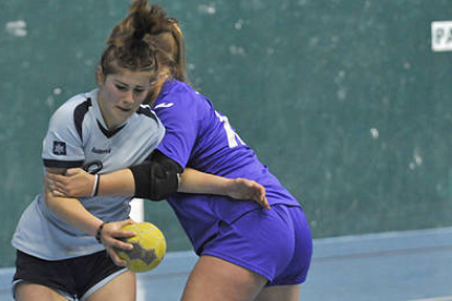 Unas 400 jugadores en 31 equipos han participado en el Torneo de Ágreda de Balonmano. / DIEGO MAYOR-