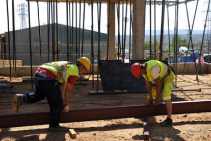 Trabajadores de la construcción, en una imagen de archivo. / VALENTÍN GUISANDE-