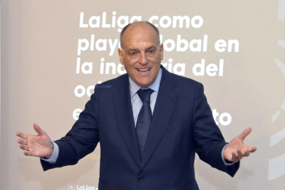 Javier Tebas, presidente de LaLiga, en una visita a FOES en diciembre del año 2018. MARIO TEJEDOR