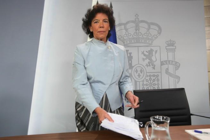 Isabel Celaá en la rueda de prensa posterior al Consejo de Ministros.-EL PERIÓDICO