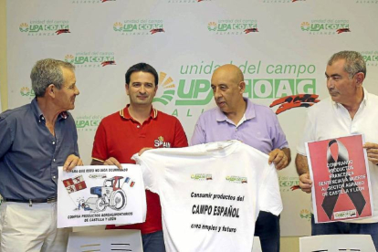 Gabriel Alonso (Uracyl), Javier Azpeleta (Uracyl), Aurelio Pérez (Alianza) y Aurelio González (Alianza) presentan la campaña de protesta.-Ical