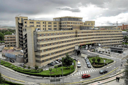 Agreden a una enfermera con un cabezazo en el Hospital Clínico Universitario de Salamanca-EL MUNDO