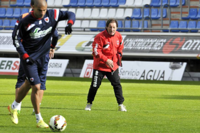 Anquela y Aranda en un entrenamiento en el estadio de Los Pajaritos.-Valentín Guisande