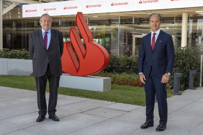 El presidente de la Cámara de Comercio de España, José Luis Bonet, y el CEO del Santander, Rami Aboukhair.