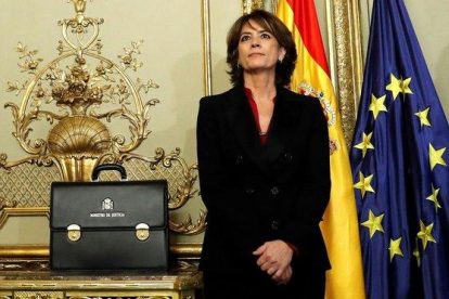 Dolores Delgado, el lunes, antes de traspasar su carpeta de Justicia al nuevo ministro Juan Carlos Campo.-EFE / BALLESTEROS